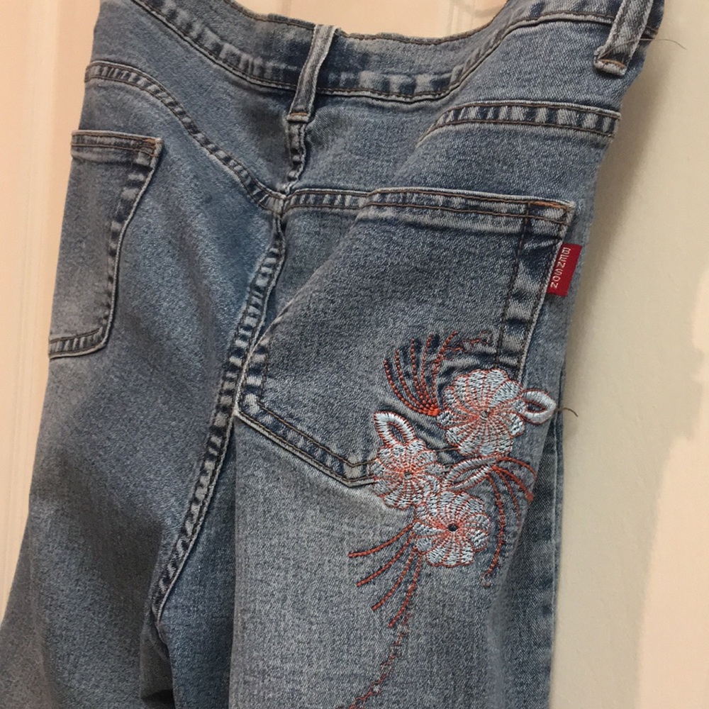 Light Blue Capri Embroidered Women’s Jeans Size 36